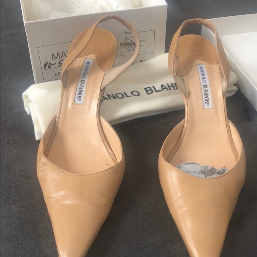 Manolo Blahnik. Beige